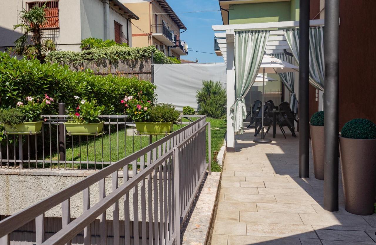 Blau Vacanze Peschiera del Garda Esterno foto